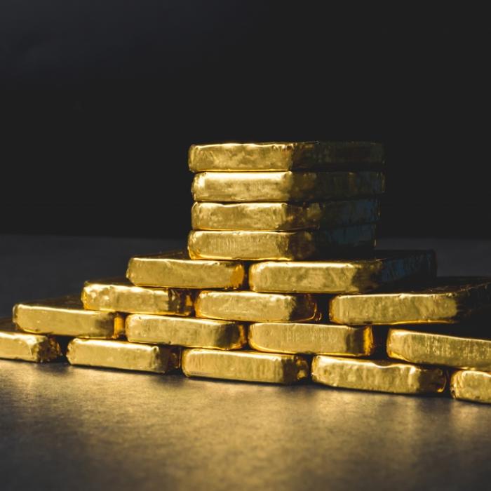 Mann schmuggelt sieben Goldbarren in seinem Po