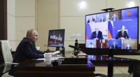 Aufnahmen zeigen den russischen Präsidenten Wladimir Putin bei einer Videokonferenz.