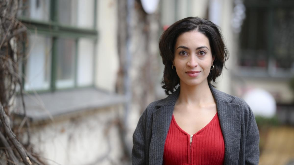 Sabrina Amali ist eine Schauspielerin aus der Schweiz, die in Serien wie "Die Not&auml;rztin" mit spielt. (Foto)