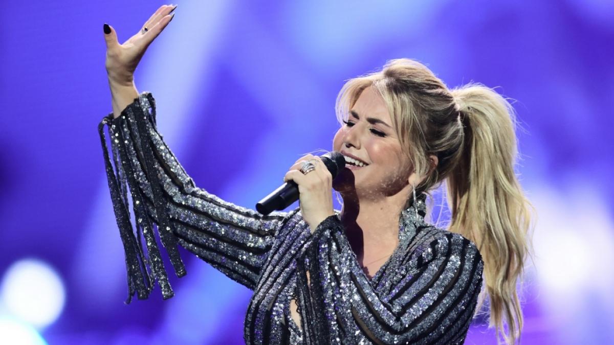 Beatrice Egli singt auf der B&uuml;hne. (Foto)