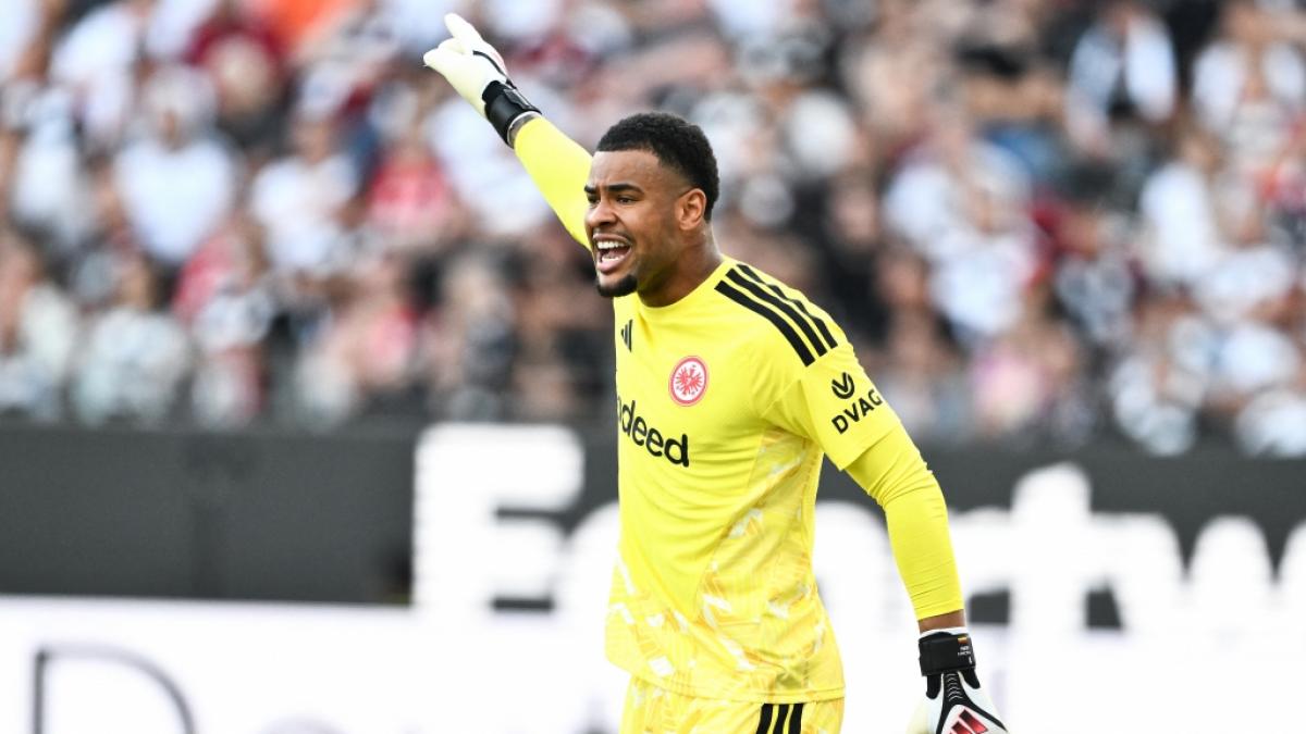 Noah Atubolu ist in der Bundesliga Stammtorwart bei Eintracht Frankfurt. (Foto)