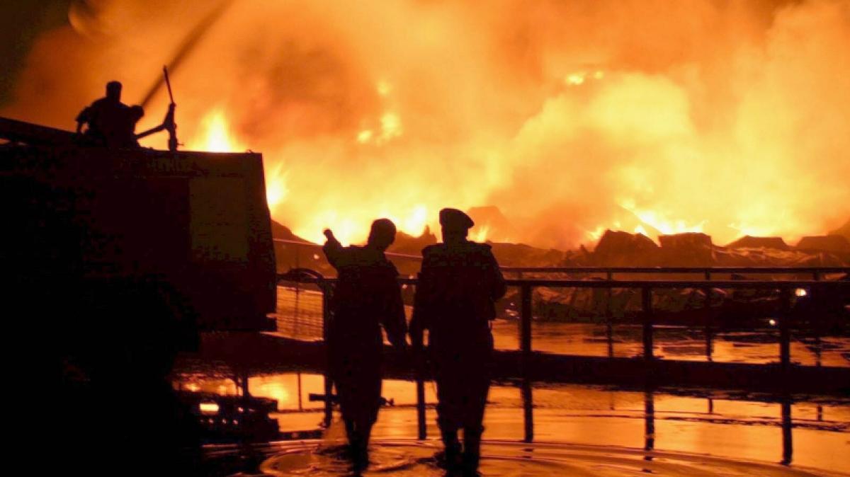 Ein von Russland kontrolliertes &Ouml;ldepot ist in Flammen aufgegangen (Symbolbild). (Foto)