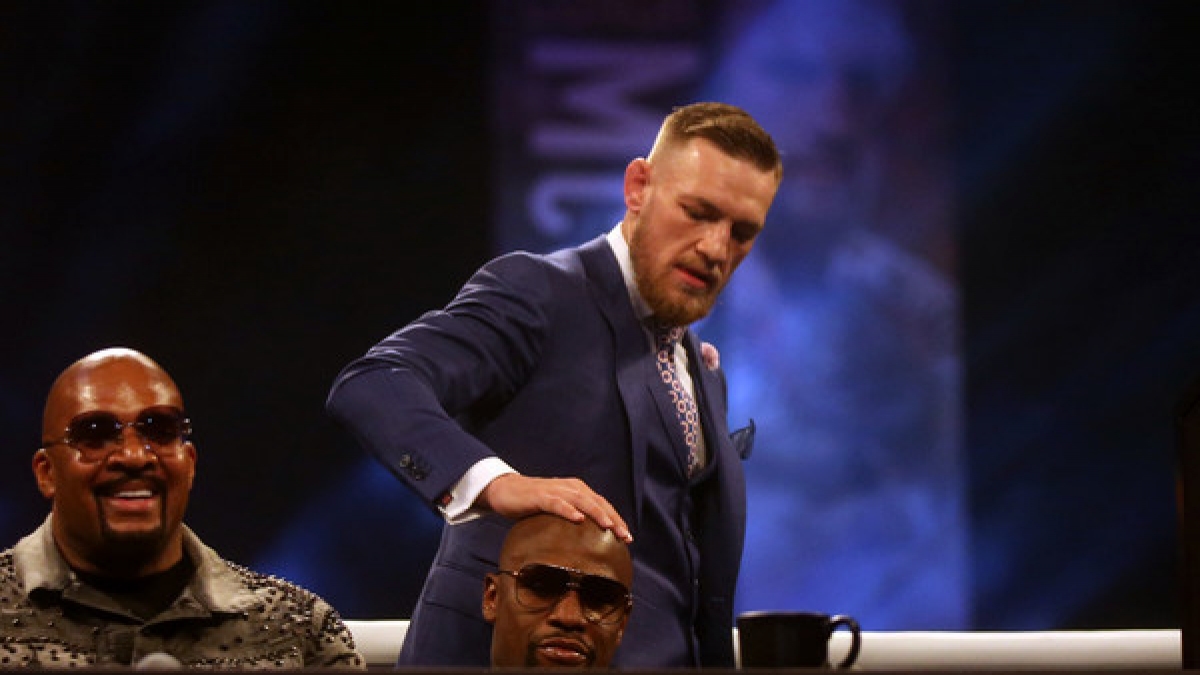 Conor McGregor (oben) tritt gegen Floyd Mayweather an. (Foto)