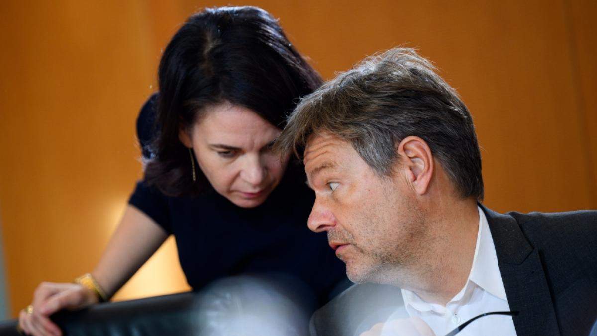 Robert Habeck w&uuml;rden viele B&uuml;rger aktuell gegen&uuml;ber Annalena Baerbock als gr&uuml;nen Kanzlerkandidaten bevorzugen. (Foto)
