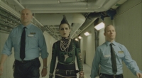 Lisbeth Salander (Noomi Rapace) sinnt in 