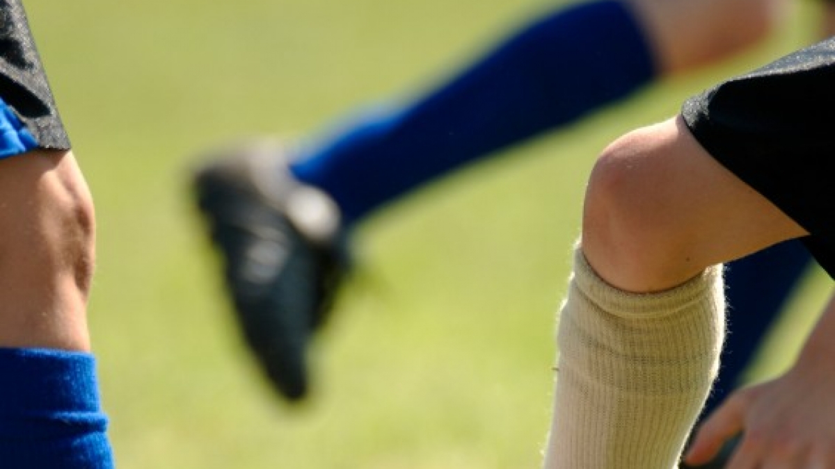 Auch Fu&szlig;ballspieler sind vor einer Knochenhautenz&uuml;ndung nicht gefeit. (Foto)