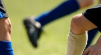 Auch Fußballspieler sind vor einer Knochenhautenzündung nicht gefeit.