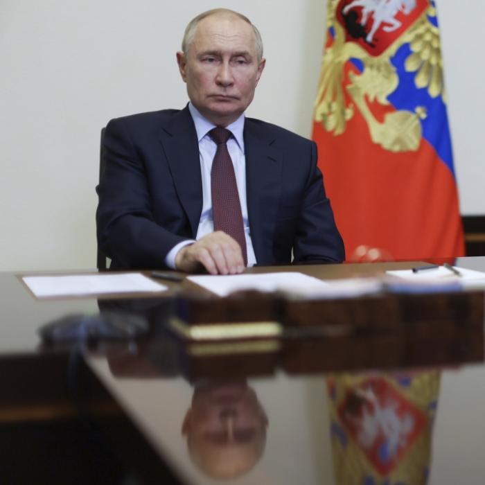 Putin-Raffinerie brennt nach Explosion - Video zeigt Flammenmeer