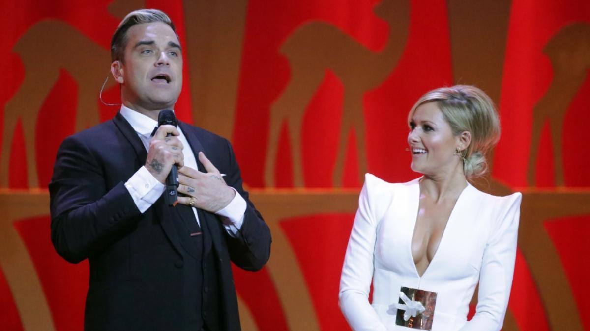 Da staunt Helene Fischer nicht schlecht: Robbie Williams hat sein neues Weihnachtsalbum komplett nackt angek&uuml;ndigt. (Foto)