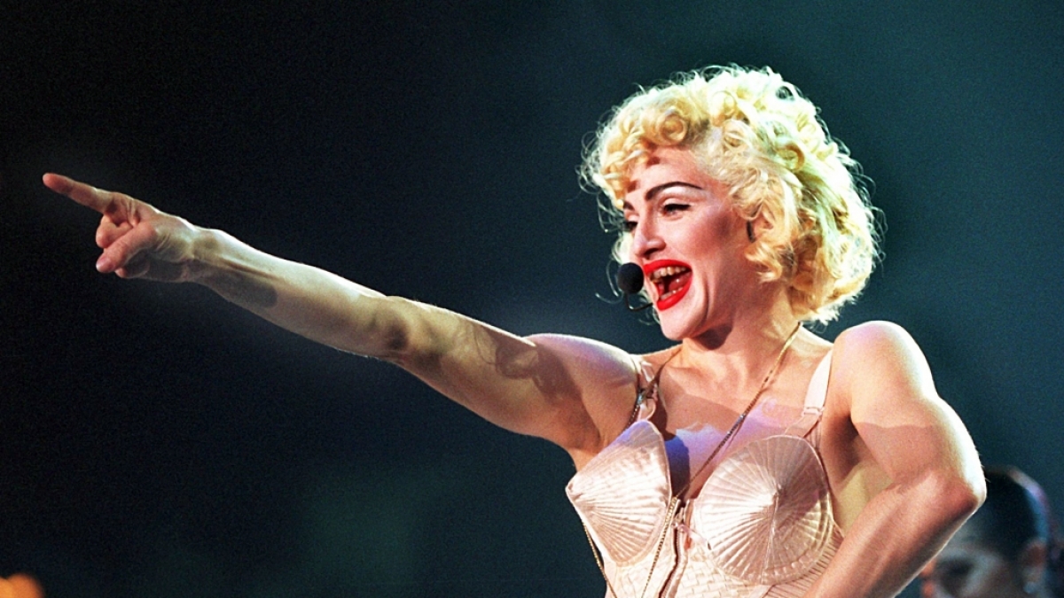 Madonna in ihrem Bustier des franz&ouml;sischen Designers Jean Paul Gaultier. (Foto)