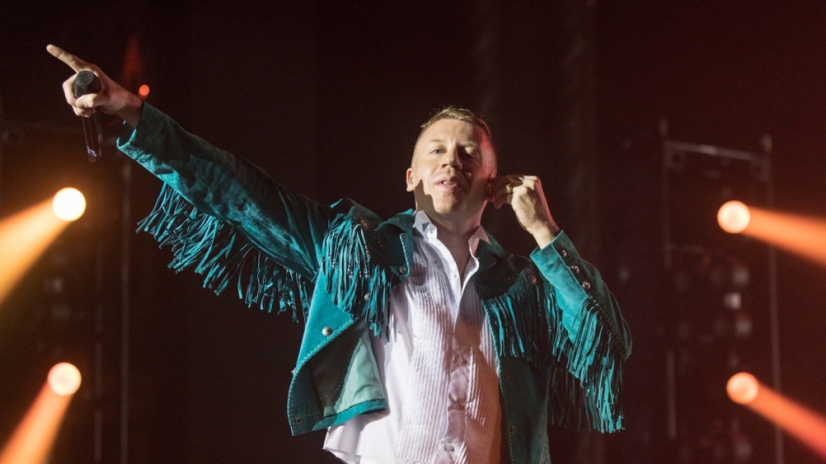 Macklemore performt auf der B&uuml;hne. (Foto)