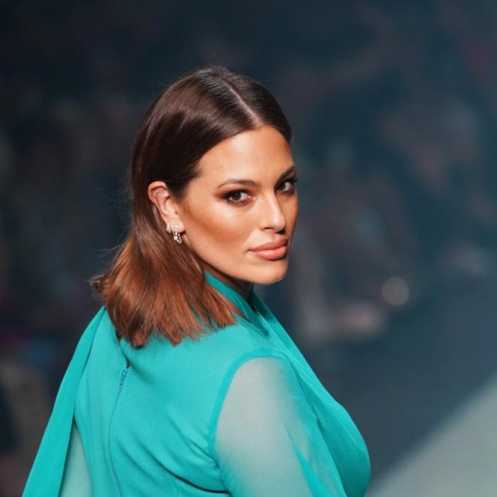Mega-Babykugel! Plus-Size-Model begeistert auf rotem Teppich