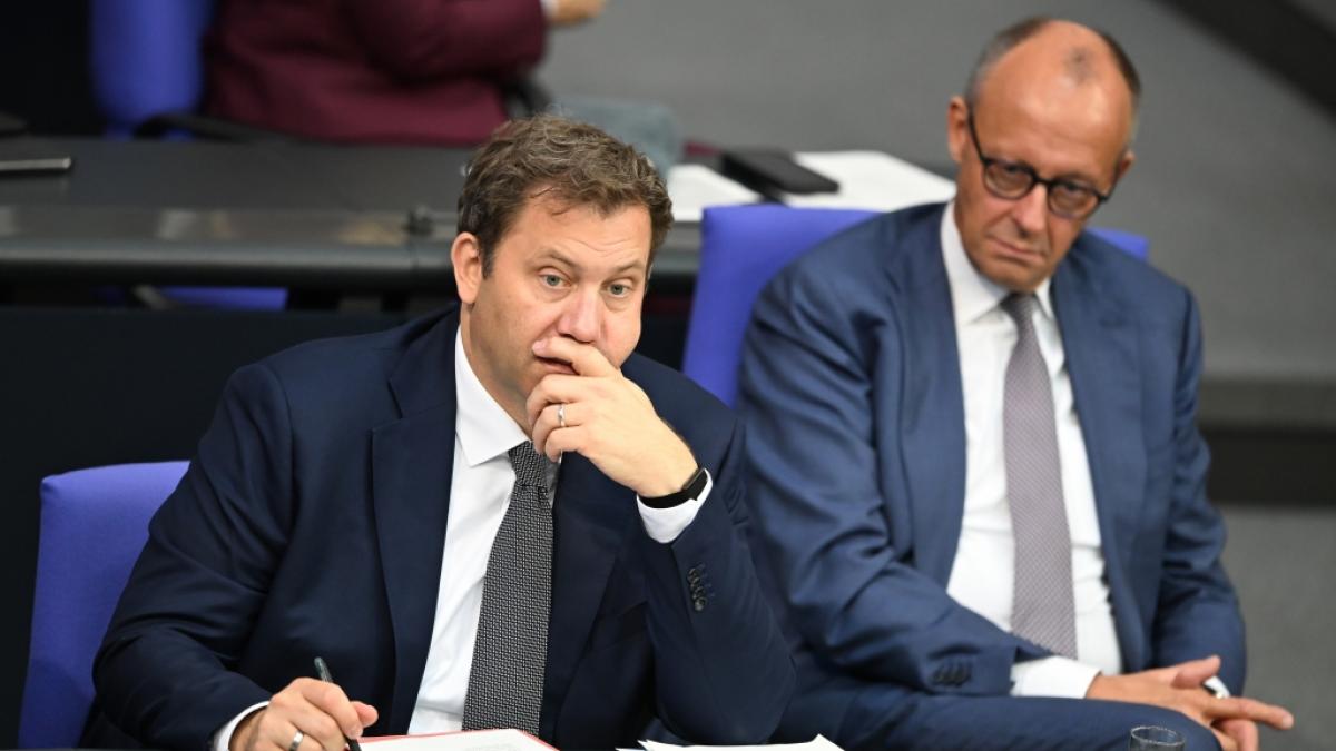 Abstimmungschaos und fehlende Transparenz: F&uuml;r die Koalition unter Friedrich Merz (rechts) und Lars Klingbeil wird es ernst. (Foto)