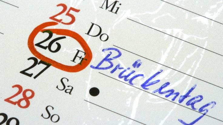 Mit sogenannten Brückentagen können Arbeitnehmer möglichst viel Urlaub rausschlagen.