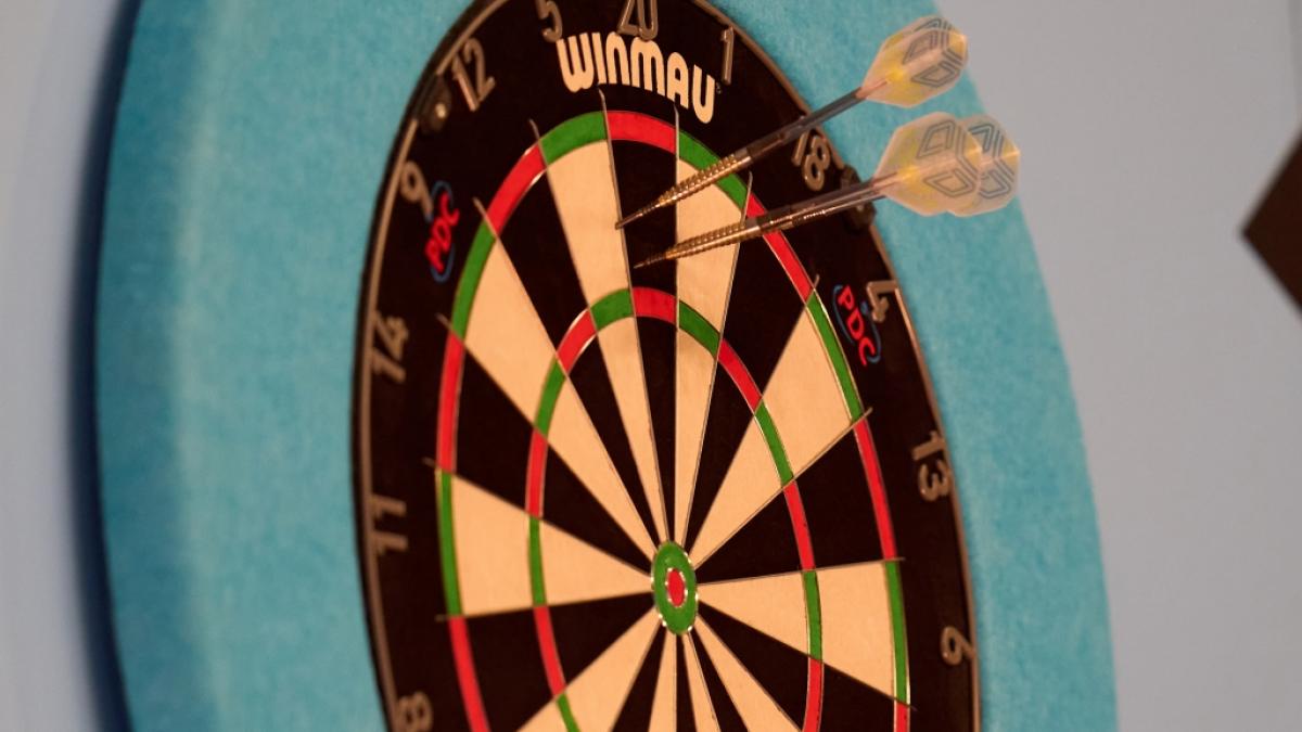 Bei World Grand Prix in Leicester m&uuml;ssen die Darts-Profis in einem besonderen Modus spielen, um Chancen auf den Finalsieg zu haben. (Foto)