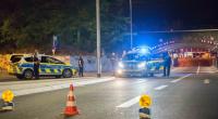 Bei einer Auseinandersetzung mit Schüssen am Überlandbusbahnhof in Mönchengladbach sind drei Männer schwer verletzt worden. Drei tatverdächtige Männer seien vorläufig festgenommen worden, teilte die Polizei mit.