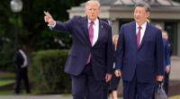 Donald Trump (links) fiel einmal mehr mit einer ungewöhnlichen Ausbeulung unter seinem Anzug auf.