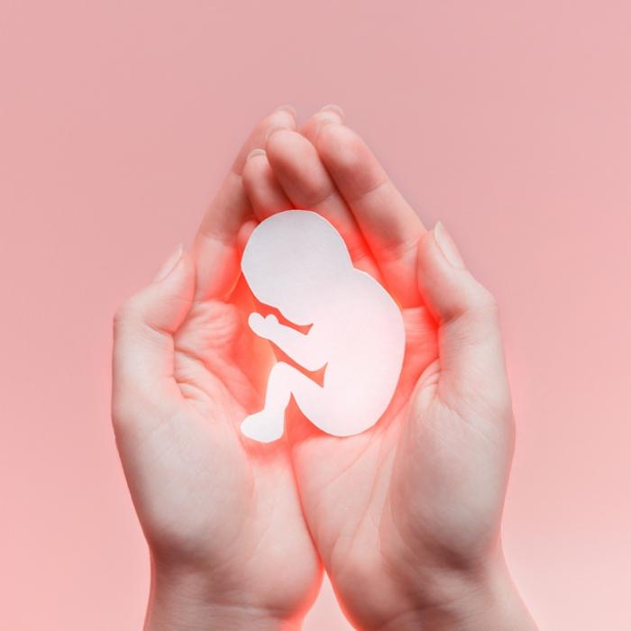 Wie Abfall entsorgt! Baby überlebt Abtreibung