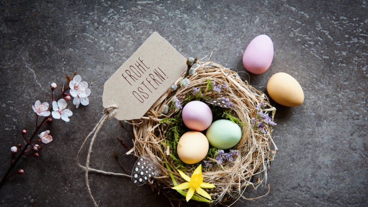 Statt einer handgeschriebenen Karte verschicken viele mittlerweile digitale Ostergr&uuml;&szlig;e per WhatsApp und Co. (Foto)