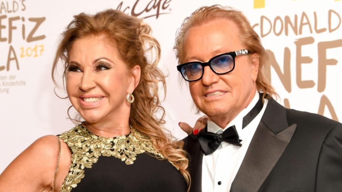 Carmen Geiss kann nicht mehr an sich halten. (Foto)