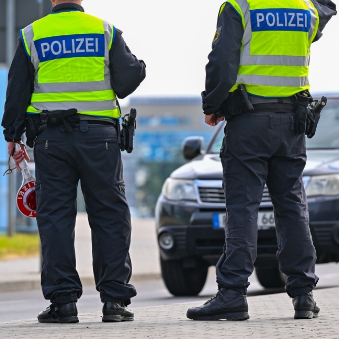 Jugendliche Sprayer auf Hausdach festgestellt
