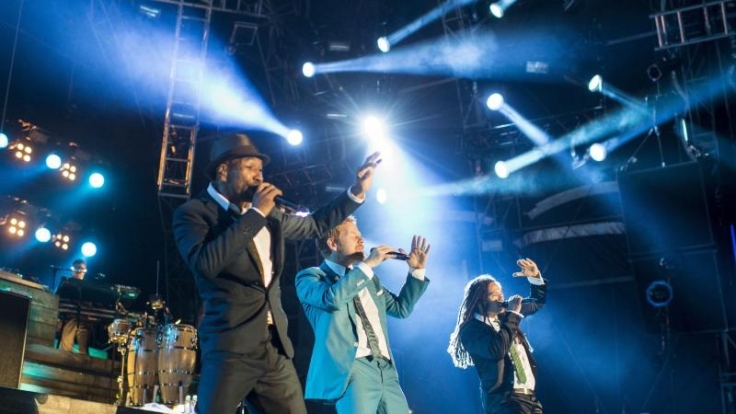 Seeed auf den Brettern, die die Welt bedeuten