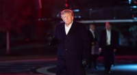 Donald Trump sorgte mit einer Wölbung unter seinem Anzug für Aufsehen.