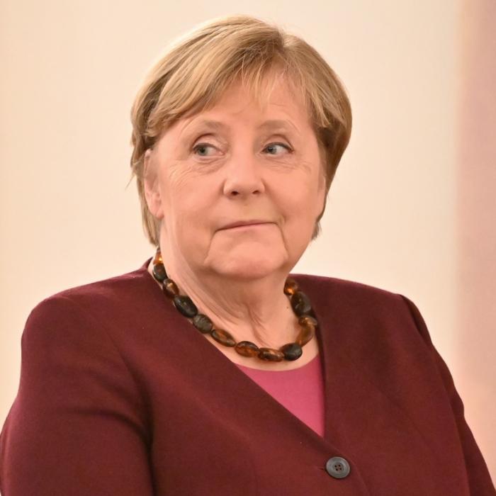 Stinkefinger-Eklat und Co.! SO blamierte sie sich in ihrem letzten Jahr als Kanzlerin