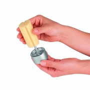 Der soapflaker produziert feine Seifenflocken.