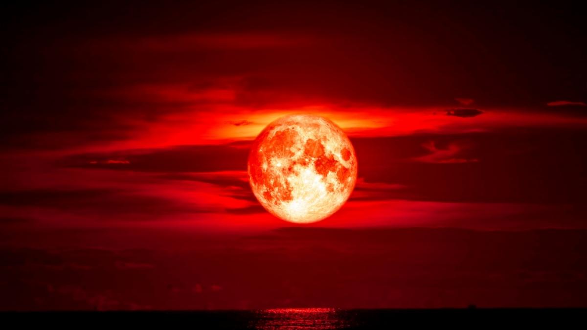 Im Juni strahlt der Vollmond als Erdbeermond. (Foto)