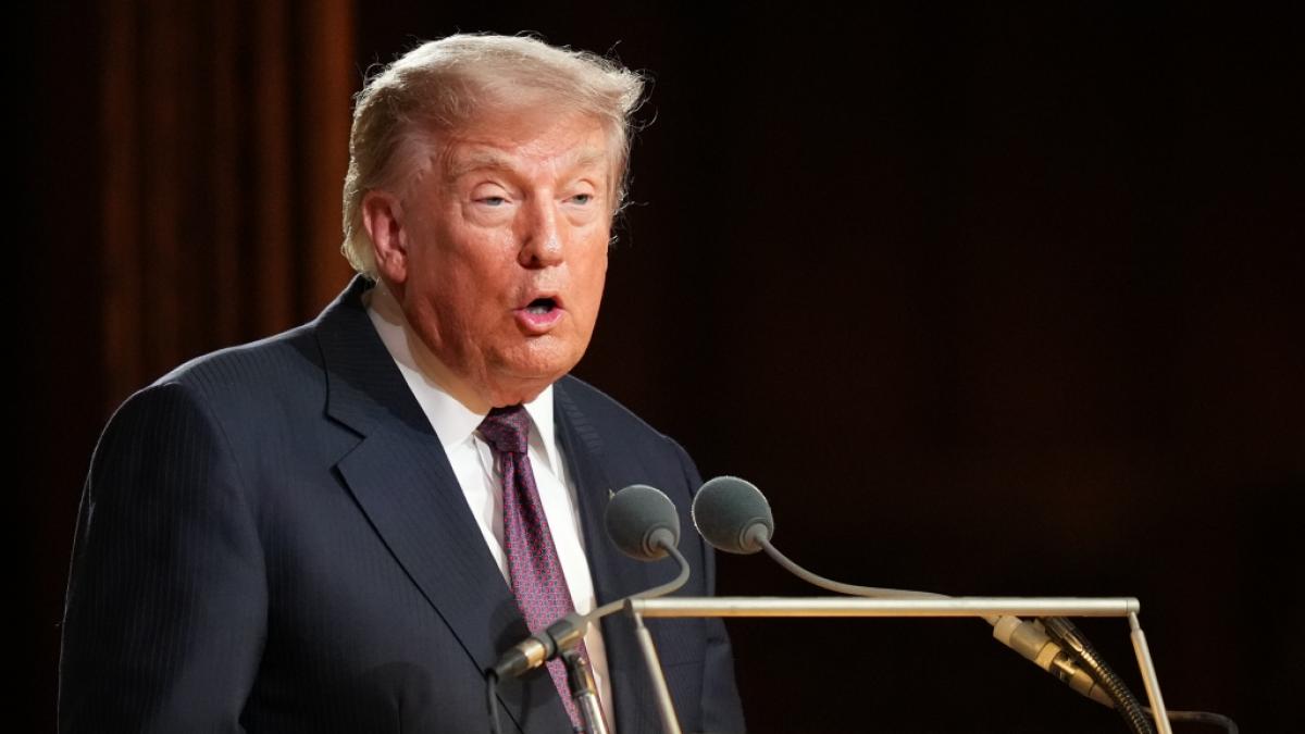Donald Trump bei der Trauerfeier von US-Senator Lindsey Graham. Der Tod seines Freundes hat den US-Pr&auml;sidenten Berichten zufolge tief ersch&uuml;ttert. (Foto)