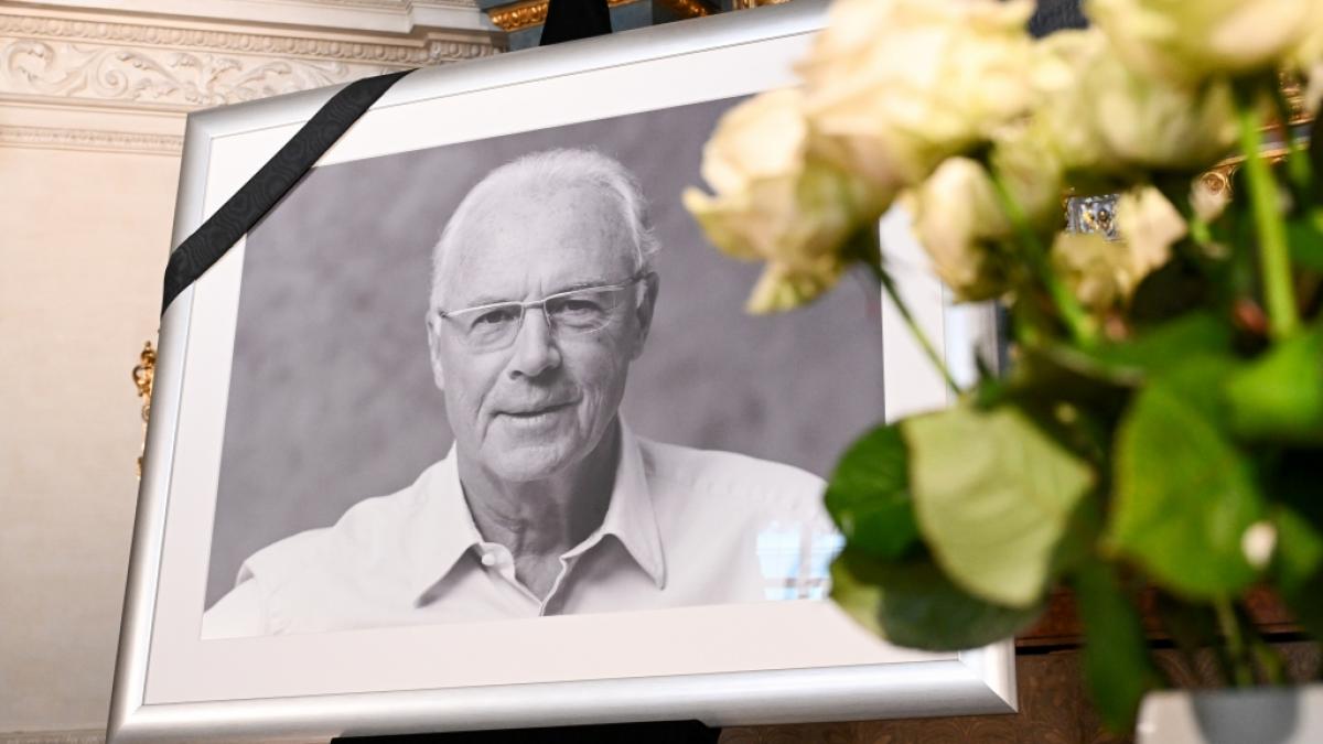 Fu&szlig;ballfunktion&auml;r Franz Beckenbauer wird wohl gegen&uuml;ber von seinem verstorbenen Sohn Stephan beerdigt. (Foto)