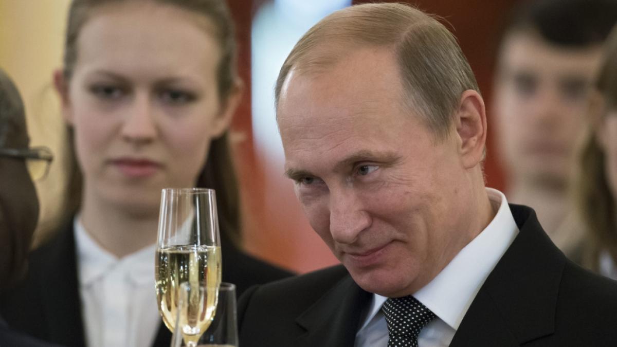 Ein Foto aus dem Jahr 2014 - auch hier ist Russlands Pr&auml;sident Wladimir Putin in Feierlaune. (Foto)