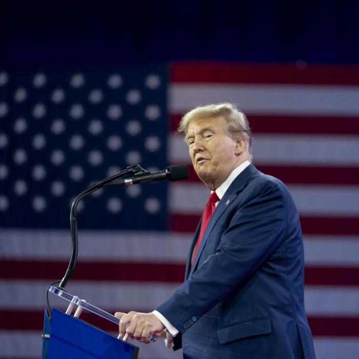 Trump tritt mit Osterhase auf - teure Eier, große Spender