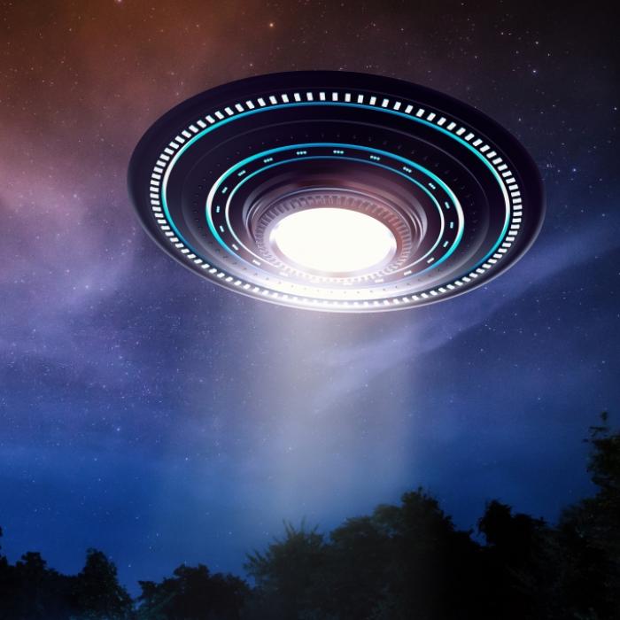 Alien-Alarm? Arzt filmt seltsames Flugobjekt am Himmel