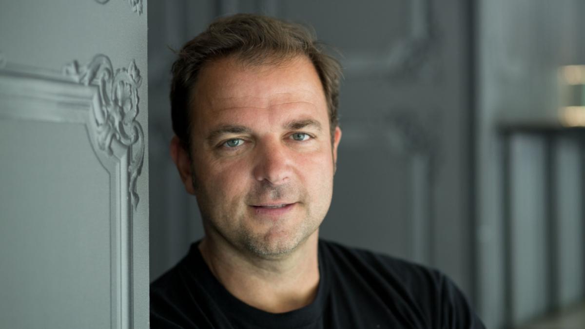 Martin R&uuml;tter, bekannt aus der Vox-Sendung "Der Hundeprofi", nimmt bei Social Media Abschied von einer langj&auml;hrigen Weggef&auml;hrtin. (Foto)