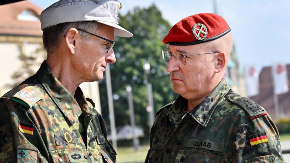 Bundeswehr-Oberst Klaus Glaab hat Friedrich Merz' Beteuerungen, Luftraumverletzungen durch Russland nicht hinnehmen zu wollen, mit mahnenden Worten relativiert. (Foto)