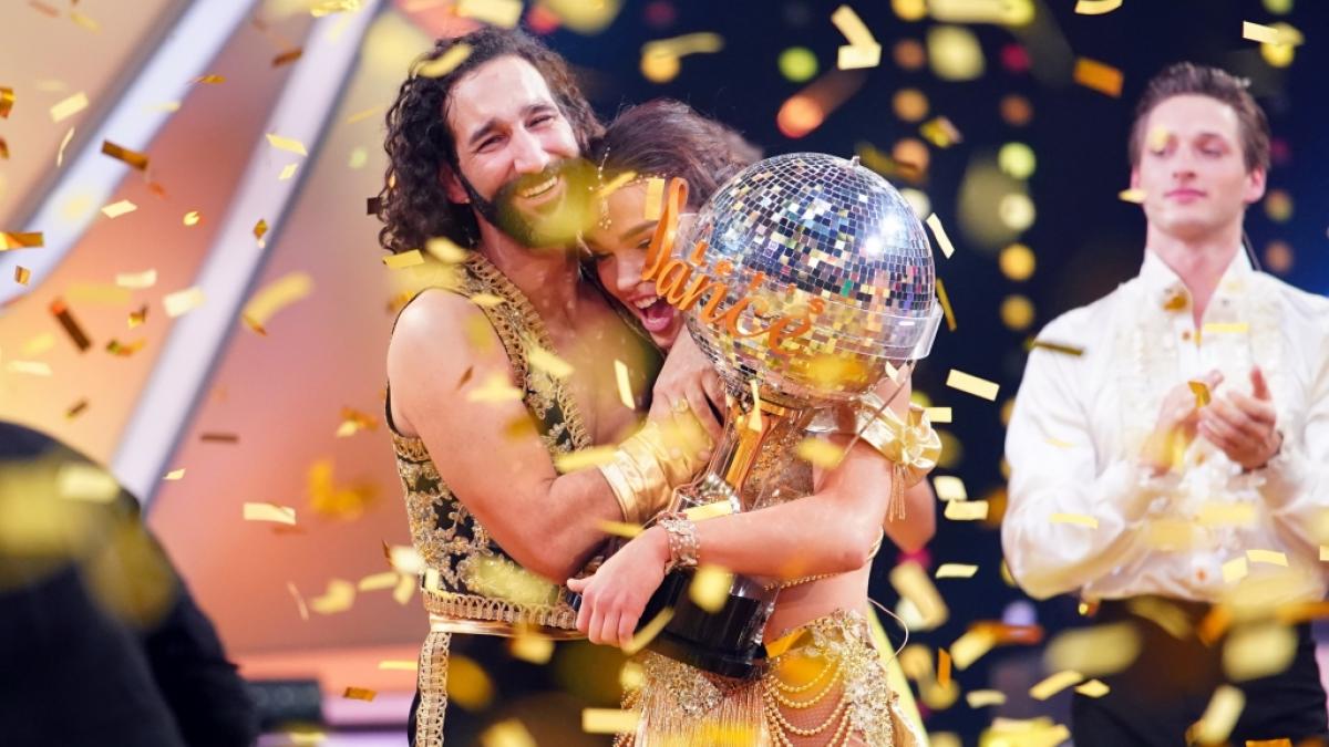 Artistin Lili Paul-Roncalli r&auml;umte in Staffel 13 mit Massimo Sinat&oacute; den Pokal und den Titel "Dancing Star" bei "Let's Dance" ab. (Foto)