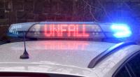 Ein mutmaßlich betrunkener Autofahrer hat in Leverkusen einen Unfall mit drei Verletzten verursacht (Symbolbild).