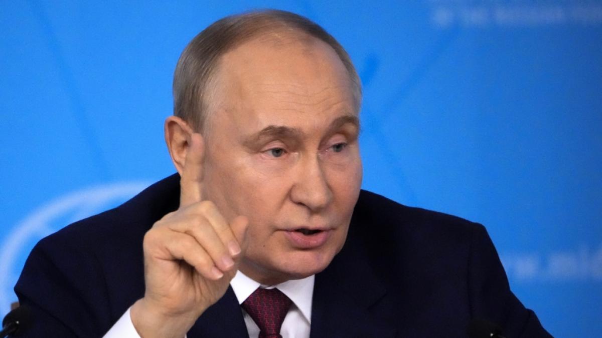 Der russische Pr&auml;sident Wladimir Putin spricht w&auml;hrend eines Treffens im russischen Au&szlig;enministerium. (Foto)