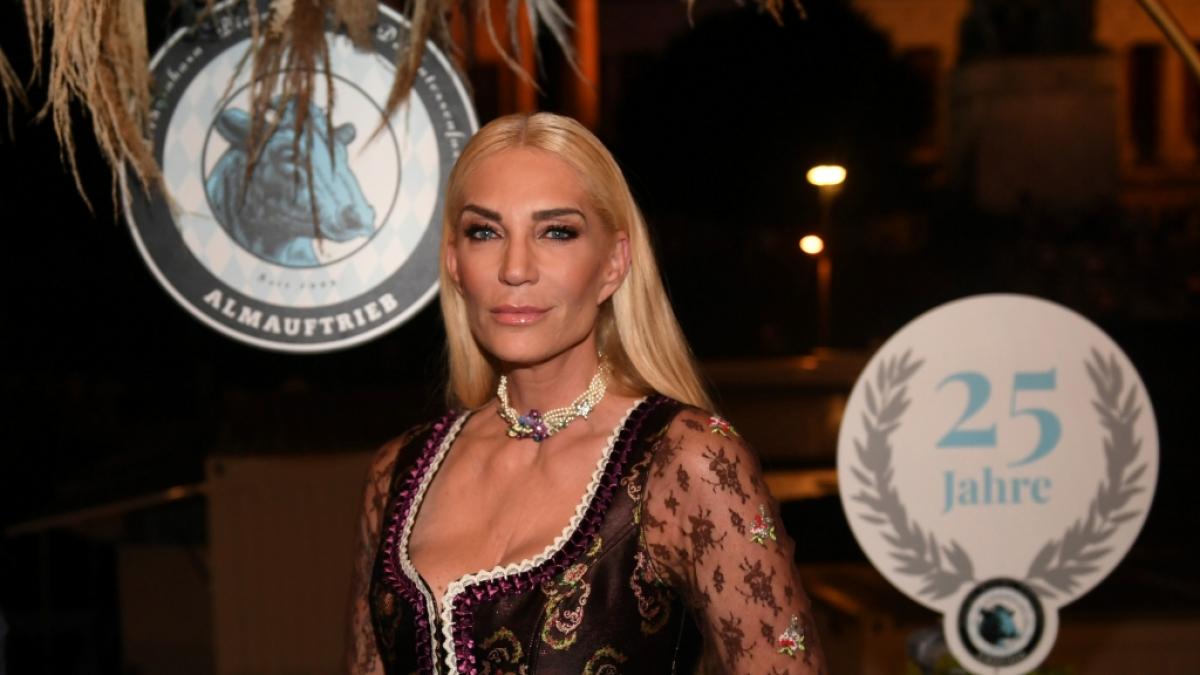 Sarah Kern z&uuml;ndet auf Instagram ein Dekollet&eacute;-Feuerwerk. (Foto)