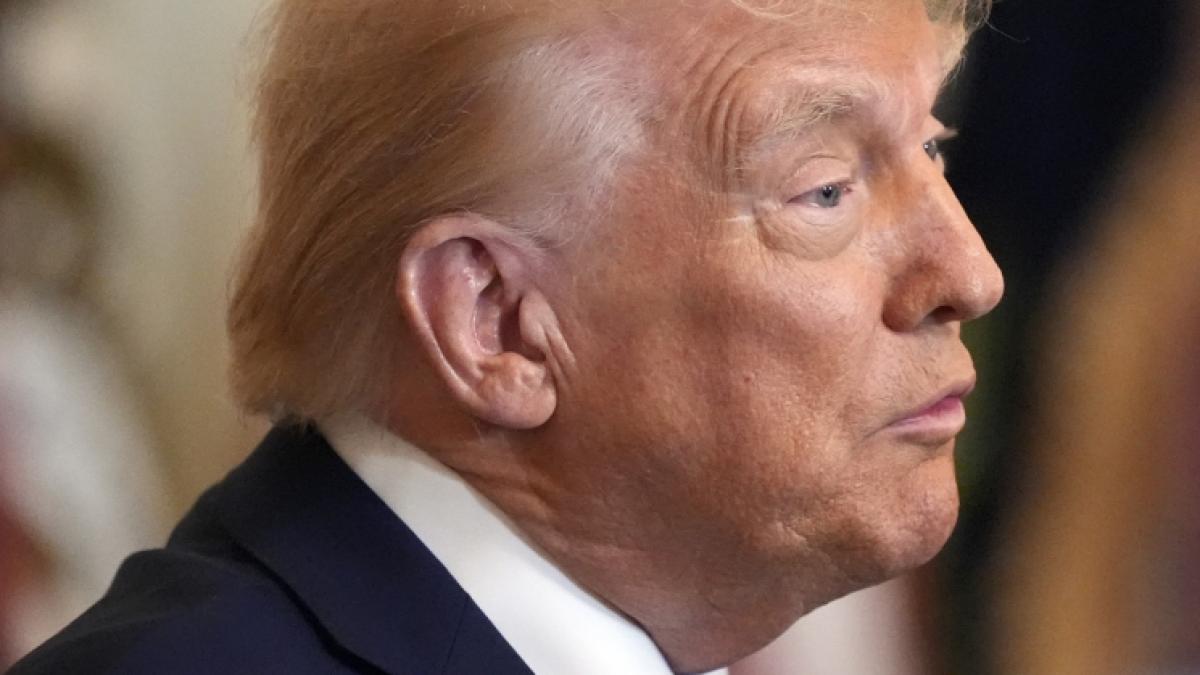 F&uuml;r eine kleine Werbeunterbrechung hat Donald Trump immer noch Zeit. (Foto)