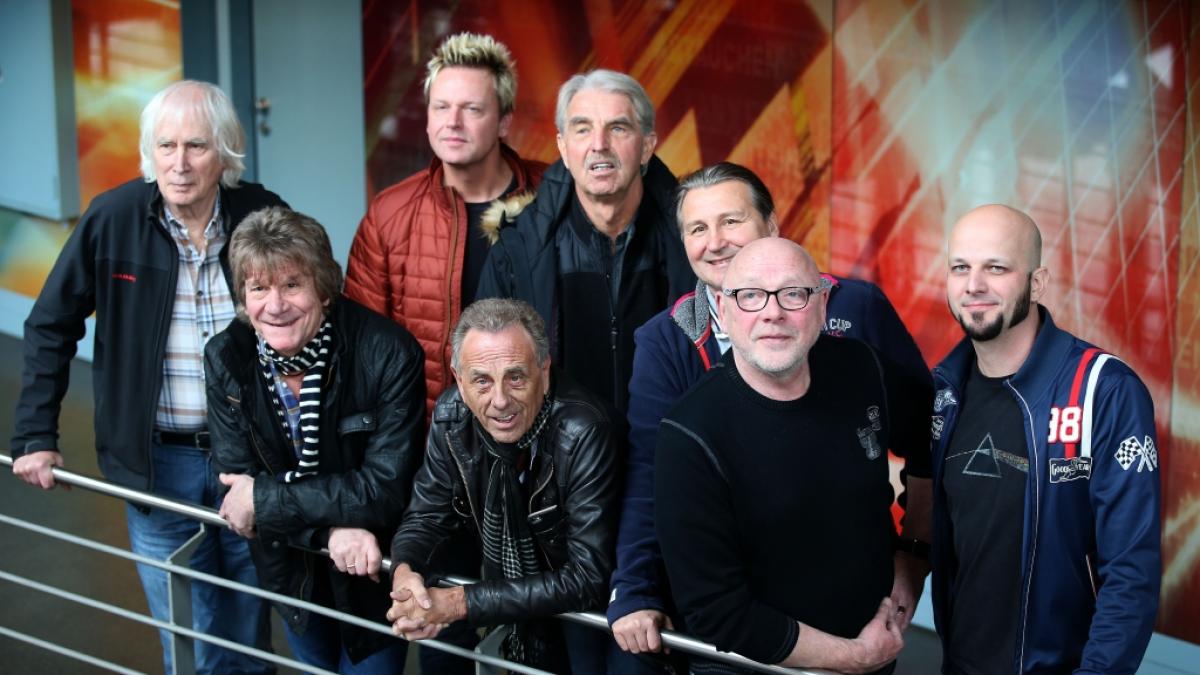 Die Bl&auml;ck F&ouml;&ouml;ss, Hartmut Reinhold Priess (l-r), G&uuml;nther Antonius _B&ouml;mmel_ L&uuml;ckerath, Mirko B&auml;umer, Ernst _Erry_ Josef Stoklosa, Franz Peter Sch&uuml;tten, Andreas Wegener, Ralph _Gus_ Gusovius, Pit Hupperten. (Foto)