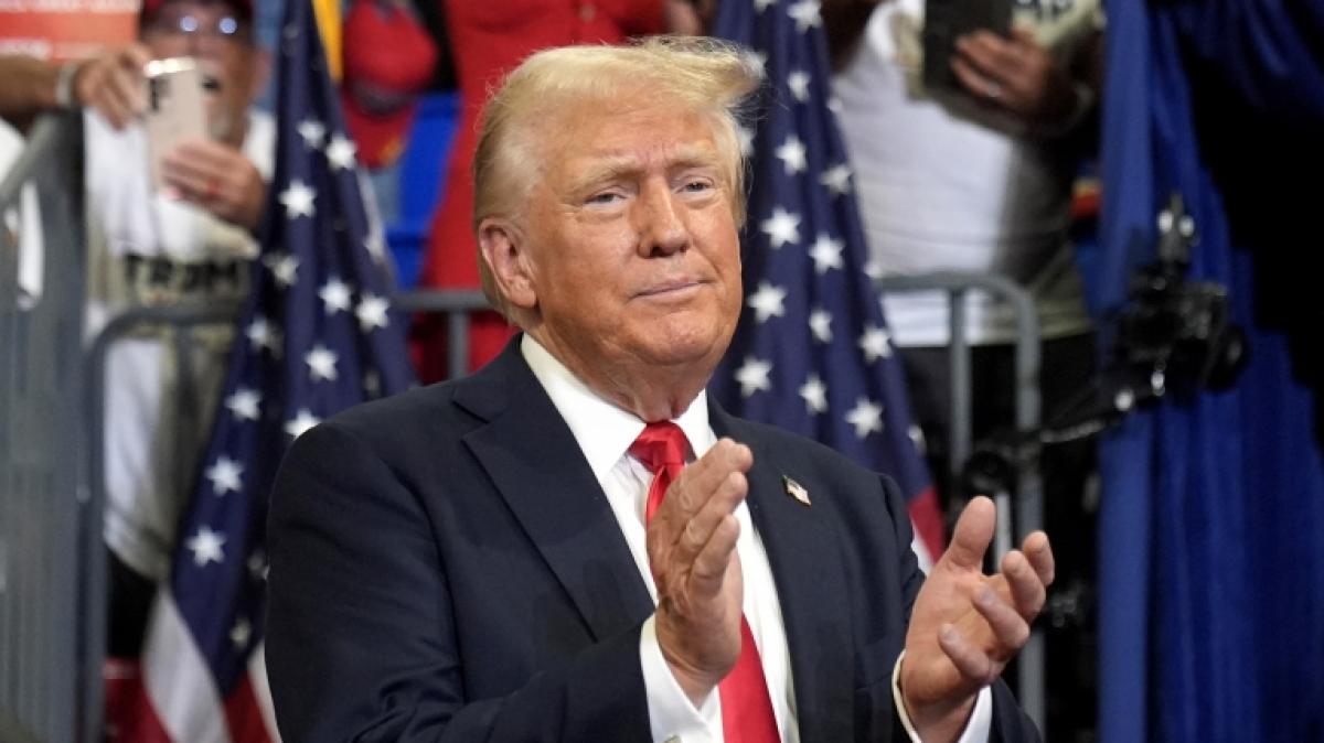 Donald Trump spottet einmal mehr &uuml;ber Kamala Harris. (Foto)