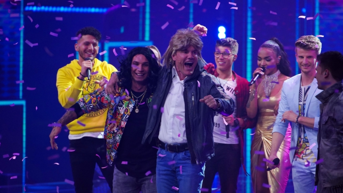 Am Ende der ersten DSDS-Live-Show performten Dieter Bohlen und Pietro Lombardi gemeinsam mit den Top 10 den Modern Talking-Hit "Cheri Cheri Lady". (Foto)