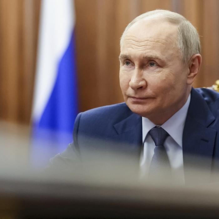 Im Feuer verbrannt? Russe wollte Drohnenangriff auf Putin-Bomber stoppen