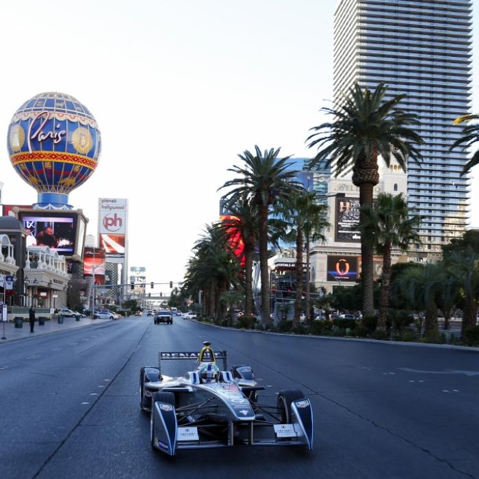 Trotz Strafzeit! Verstappen baut bei Las-Vegas-Show Formel-1-Rekordserie aus