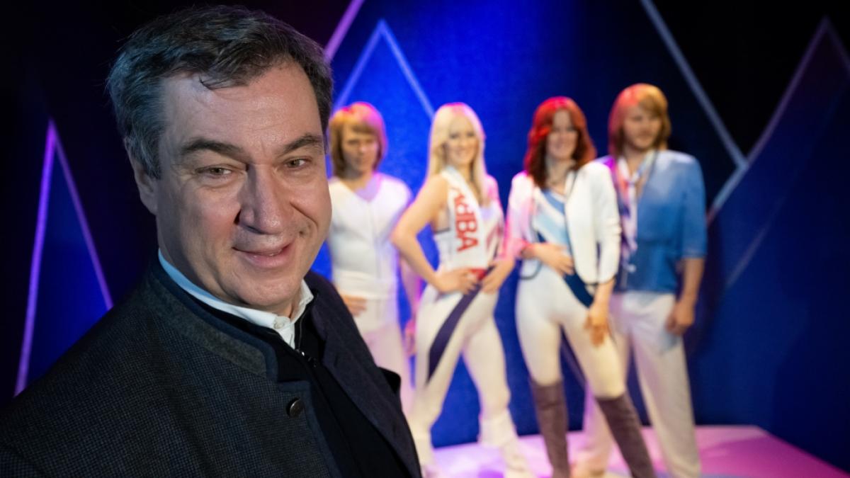 Markus S&ouml;der durfte im ABBA-Museum in Stockholm "Dancing Queen" mit Hologrammen der Bandmitglieder singen. (Foto)
