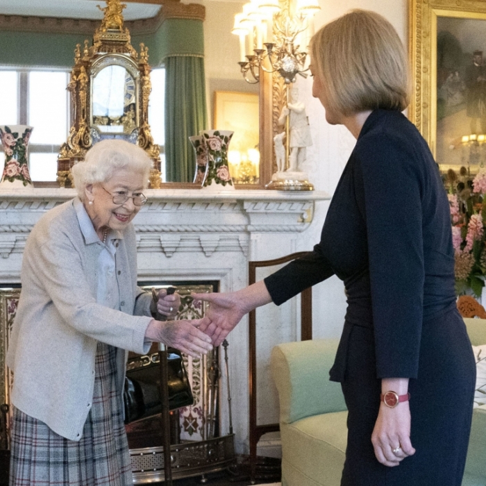 Woran ist die Queen gestorben? / Niederlage für Kreml-Chef / Milliarden-Erbe der Queen