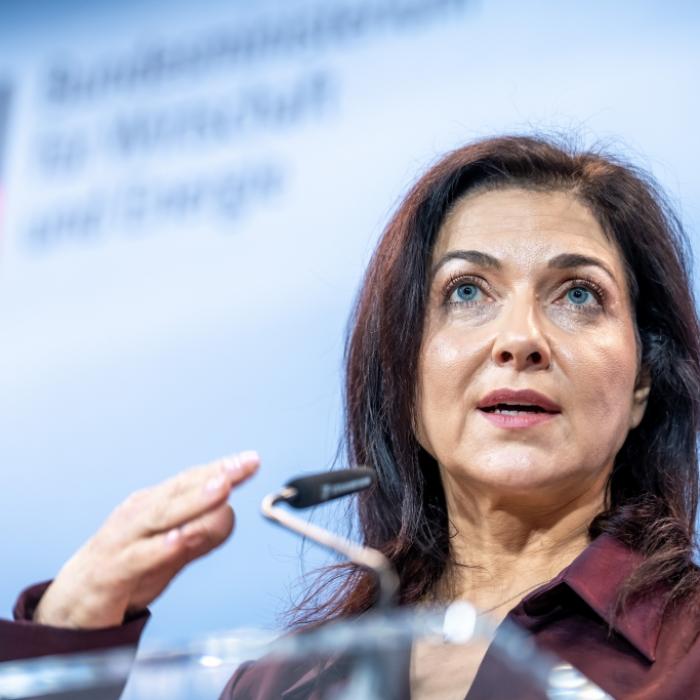 Wirtschaftsministerin schlägt Alarm - geht uns schon Ende April der Sprit aus?